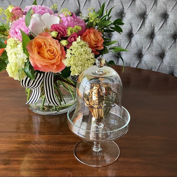 Like New Glass Cupcake Cloche with Gold Detail - Picture 1 of 4